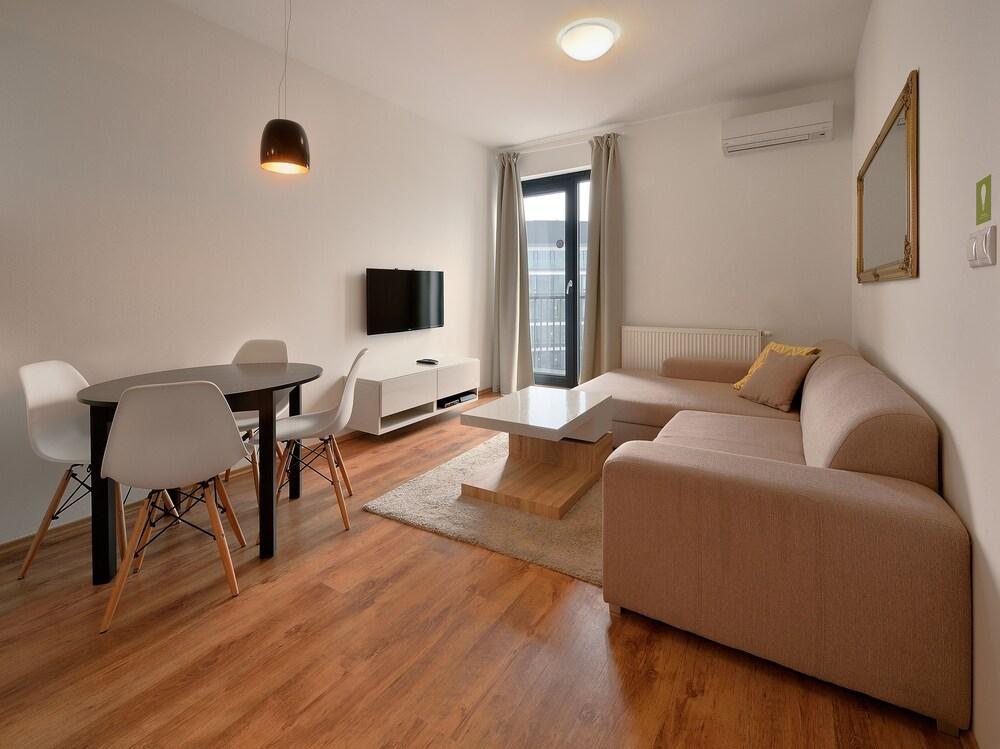 Charming & Cozy Ambiente Apartments Bratislava Exteriör bild