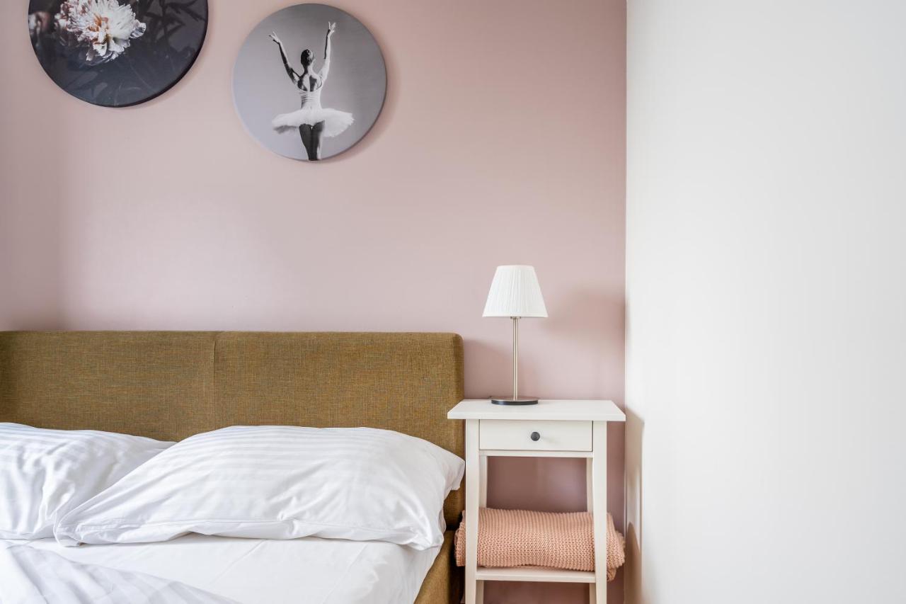 Charming & Cozy Ambiente Apartments Bratislava Exteriör bild